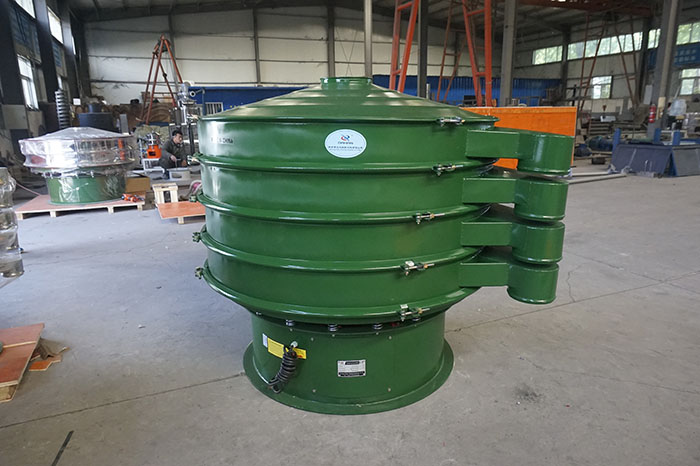 直徑1000mm振動(dòng)篩主要采用的是碳鋼材質(zhì)的直徑為1000mm的振動(dòng)篩，對(duì)于層級(jí)用戶(hù)可根據(jù)自己的需求進(jìn)行選擇。